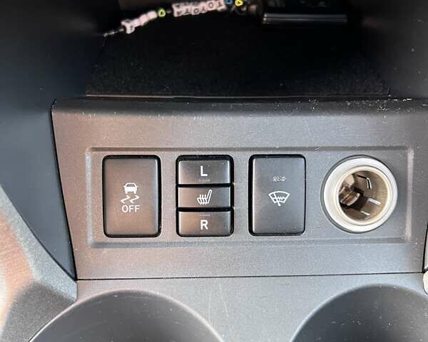 Тойота РАВ 4 2012 в Ровно на Automoto.ua Серый Тойота РАВ 4, объемом двигателя 2.2 л и пробегом 257 тыс. км за 13950 $, фото 16 на Automoto.ua