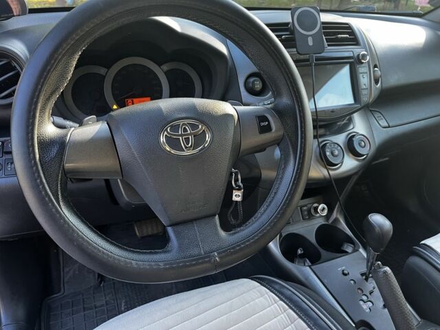 Сірий Тойота РАВ 4, об'ємом двигуна 2 л та пробігом 170 тис. км за 12800 $, фото 4 на Automoto.ua