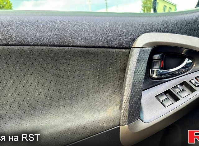 Серый Тойота РАВ 4, объемом двигателя 2 л и пробегом 149 тыс. км за 11350 $, фото 7 на Automoto.ua