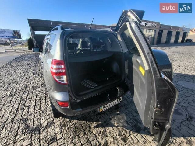 Сірий Тойота РАВ 4, об'ємом двигуна 2 л та пробігом 124 тис. км за 13800 $, фото 23 на Automoto.ua