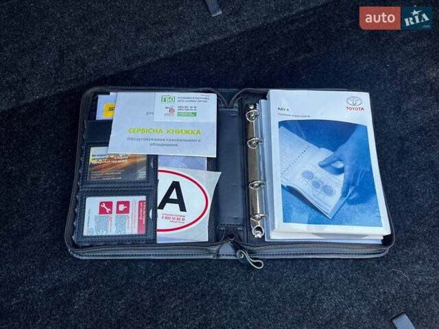 Серый Тойота РАВ 4, объемом двигателя 1.99 л и пробегом 160 тыс. км за 15500 $, фото 1 на Automoto.ua