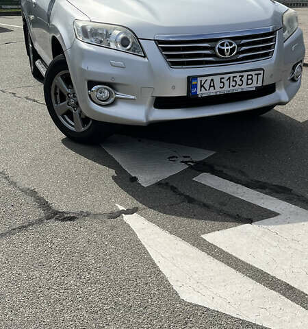 Сірий Тойота РАВ 4, об'ємом двигуна 2 л та пробігом 270 тис. км за 14700 $, фото 1 на Automoto.ua