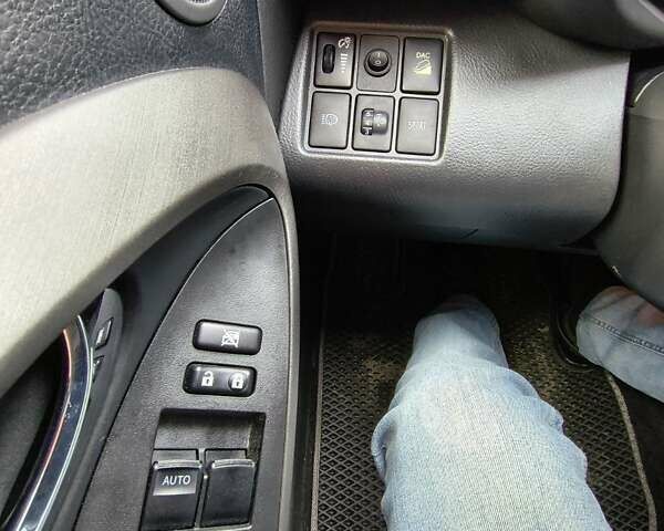 Сірий Тойота РАВ 4, об'ємом двигуна 2 л та пробігом 124 тис. км за 13800 $, фото 6 на Automoto.ua