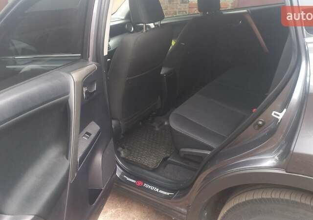 Тойота РАВ 4 2013 в Чернигове на Automoto.ua Серый Тойота РАВ 4, объемом двигателя 1.99 л и пробегом 170 тыс. км за 14250 $, фото 5 на Automoto.ua