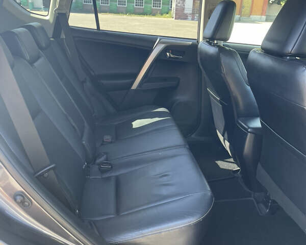 Тойота РАВ 4 2013 в Гайвороне на Automoto.ua Серый Тойота РАВ 4, объемом двигателя 2.23 л и пробегом 260 тыс. км за 16999 $, фото 12 на Automoto.ua