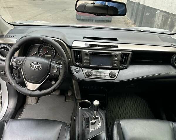 Тойота РАВ 4 2013 у Запоріжжя на Automoto.ua Сірий Тойота РАВ 4, об'ємом двигуна 2.23 л та пробігом 111 тис. км за 19000 $, фото 2 на Automoto.ua