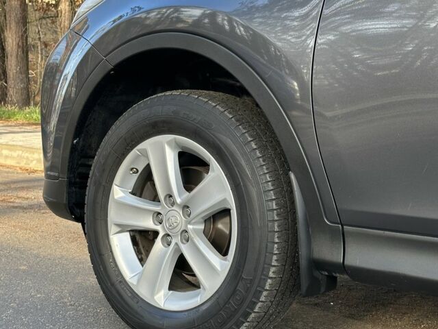 Серый Тойота РАВ 4, объемом двигателя 2.2 л и пробегом 208 тыс. км за 15800 $, фото 3 на Automoto.ua