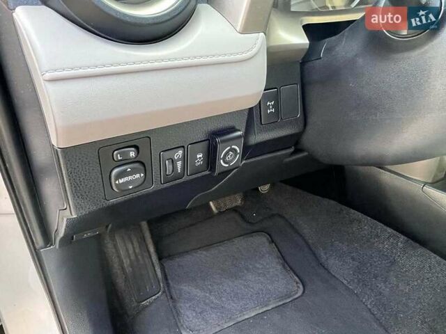 Сірий Тойота РАВ 4, об'ємом двигуна 2.49 л та пробігом 251 тис. км за 11000 $, фото 6 на Automoto.ua