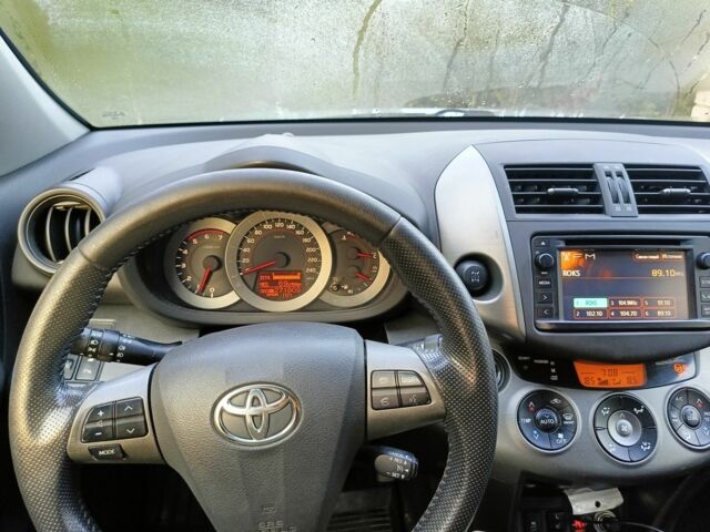 Серый Тойота РАВ 4, объемом двигателя 2.2 л и пробегом 270 тыс. км за 13499 $, фото 1 на Automoto.ua