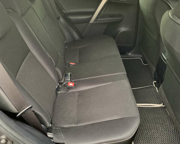 Сірий Тойота РАВ 4, об'ємом двигуна 2.49 л та пробігом 87 тис. км за 18500 $, фото 4 на Automoto.ua