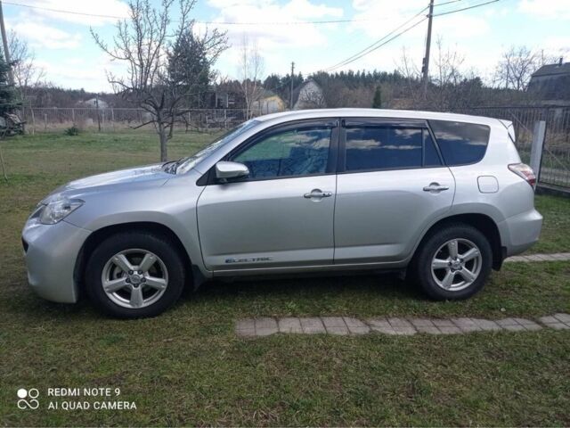 Серый Тойота РАВ 4, объемом двигателя 0 л и пробегом 187 тыс. км за 13500 $, фото 1 на Automoto.ua