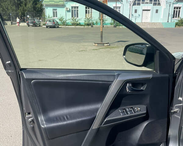 Тойота РАВ 4 2013 в Гайвороне на Automoto.ua Серый Тойота РАВ 4, объемом двигателя 2.23 л и пробегом 260 тыс. км за 16999 $, фото 16 на Automoto.ua