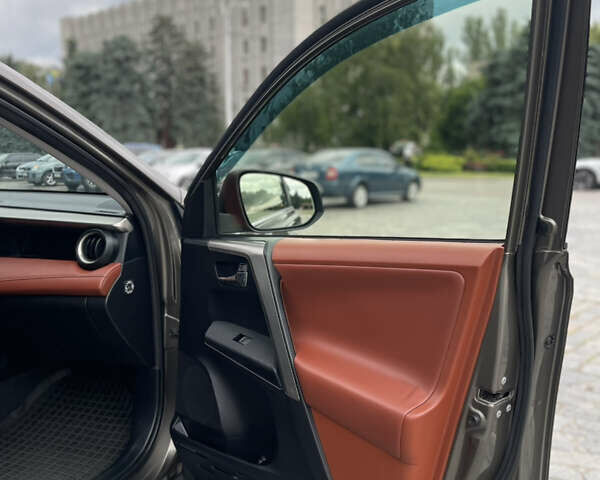 Серый Тойота РАВ 4, объемом двигателя 2.23 л и пробегом 260 тыс. км за 15600 $, фото 17 на Automoto.ua