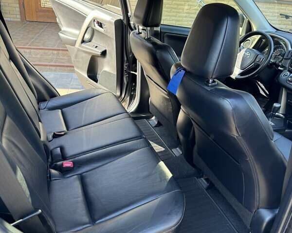 Тойота РАВ 4 2013 у Полтаві на Automoto.ua Сірий Тойота РАВ 4, об'ємом двигуна 2.23 л та пробігом 245 тис. км за 17300 $, фото 7 на Automoto.ua