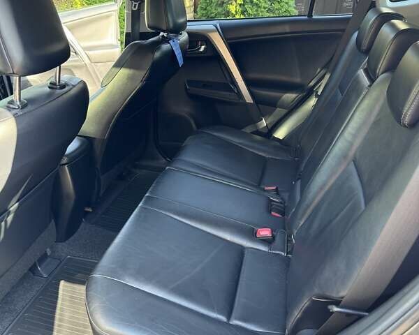 Тойота РАВ 4 2013 у Полтаві на Automoto.ua Сірий Тойота РАВ 4, об'ємом двигуна 2.23 л та пробігом 245 тис. км за 17300 $, фото 8 на Automoto.ua