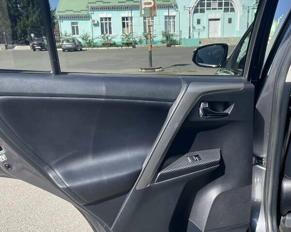 Тойота РАВ 4 2013 в Гайвороне на Automoto.ua Серый Тойота РАВ 4, объемом двигателя 2.23 л и пробегом 260 тыс. км за 16999 $, фото 10 на Automoto.ua