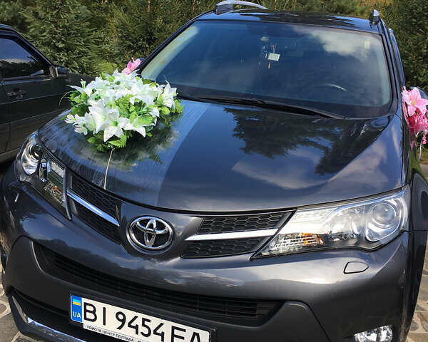 Серый Тойота РАВ 4, объемом двигателя 2.2 л и пробегом 140 тыс. км за 21000 $, фото 1 на Automoto.ua