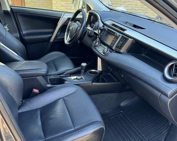 Тойота РАВ 4 2013 у Полтаві на Automoto.ua Сірий Тойота РАВ 4, об'ємом двигуна 2.23 л та пробігом 245 тис. км за 17300 $, фото 6 на Automoto.ua