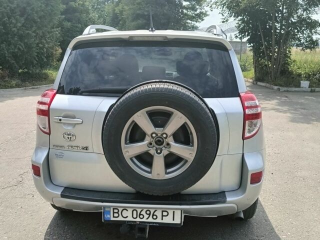 Серый Тойота РАВ 4, объемом двигателя 2.2 л и пробегом 270 тыс. км за 13499 $, фото 2 на Automoto.ua