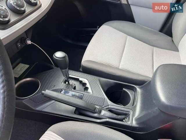 Сірий Тойота РАВ 4, об'ємом двигуна 2.49 л та пробігом 251 тис. км за 11000 $, фото 7 на Automoto.ua