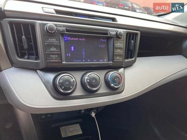 Сірий Тойота РАВ 4, об'ємом двигуна 2.49 л та пробігом 251 тис. км за 11000 $, фото 8 на Automoto.ua