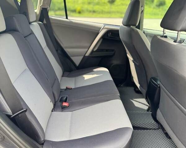 Серый Тойота РАВ 4, объемом двигателя 2.5 л и пробегом 180 тыс. км за 14800 $, фото 9 на Automoto.ua