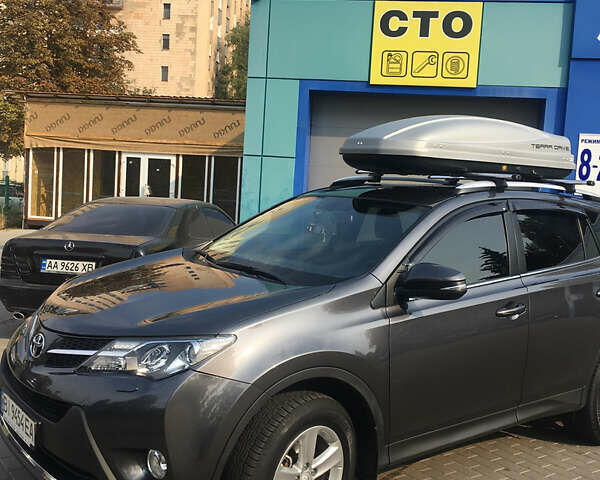 Серый Тойота РАВ 4, объемом двигателя 2.2 л и пробегом 140 тыс. км за 21000 $, фото 10 на Automoto.ua
