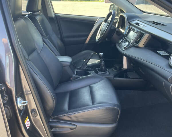 Тойота РАВ 4 2013 в Гайвороне на Automoto.ua Серый Тойота РАВ 4, объемом двигателя 2.23 л и пробегом 260 тыс. км за 16999 $, фото 14 на Automoto.ua