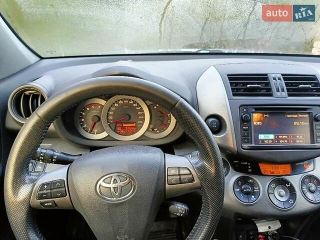 Сірий Тойота РАВ 4, об'ємом двигуна 2.2 л та пробігом 270 тис. км за 13499 $, фото 2 на Automoto.ua