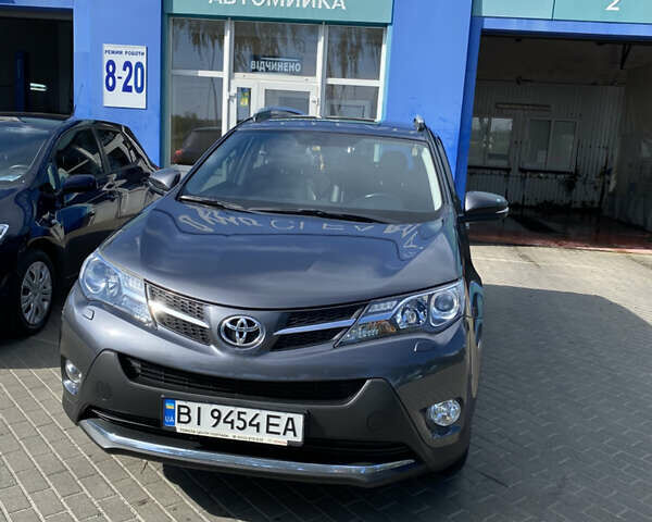 Серый Тойота РАВ 4, объемом двигателя 2.2 л и пробегом 140 тыс. км за 21000 $, фото 3 на Automoto.ua