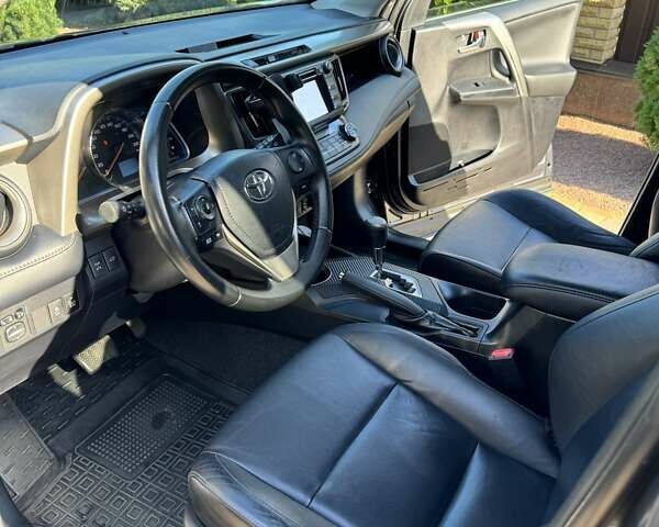 Тойота РАВ 4 2013 у Полтаві на Automoto.ua Сірий Тойота РАВ 4, об'ємом двигуна 2.23 л та пробігом 245 тис. км за 17300 $, фото 5 на Automoto.ua