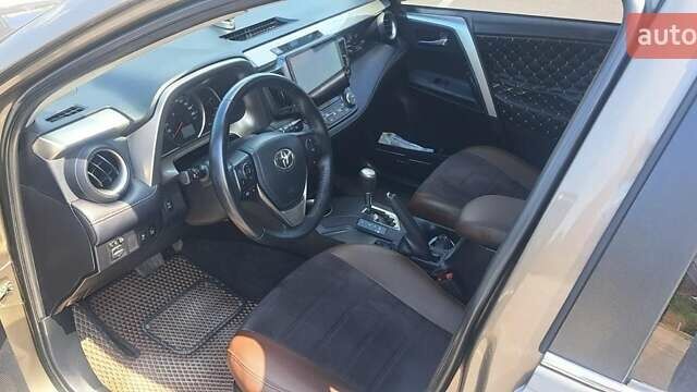 Сірий Тойота РАВ 4, об'ємом двигуна 2.23 л та пробігом 180 тис. км за 16800 $, фото 5 на Automoto.ua