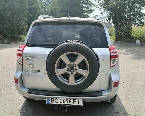Сірий Тойота РАВ 4, об'ємом двигуна 2.2 л та пробігом 270 тис. км за 13499 $, фото 1 на Automoto.ua