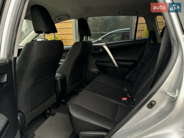 Сірий Тойота РАВ 4, об'ємом двигуна 2.23 л та пробігом 246 тис. км за 19500 $, фото 48 на Automoto.ua