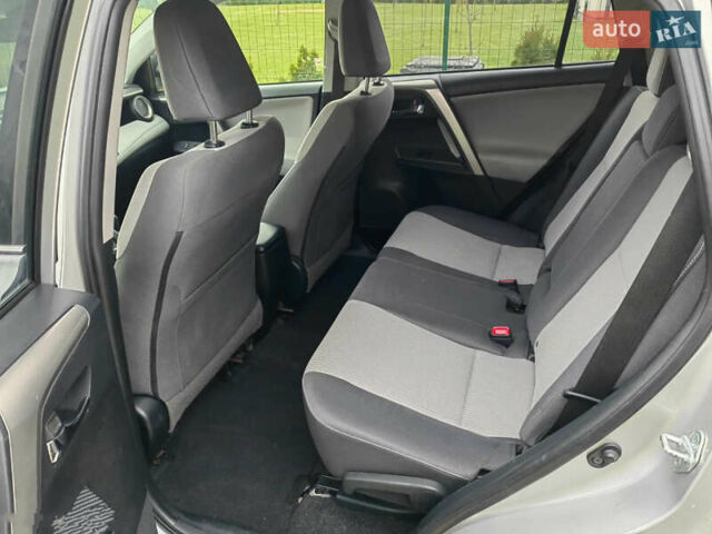 Серый Тойота РАВ 4, объемом двигателя 2.49 л и пробегом 130 тыс. км за 11999 $, фото 6 на Automoto.ua