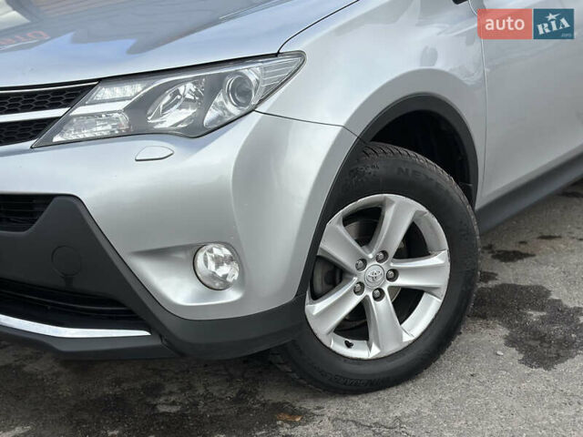 Сірий Тойота РАВ 4, об'ємом двигуна 2.23 л та пробігом 246 тис. км за 19500 $, фото 4 на Automoto.ua