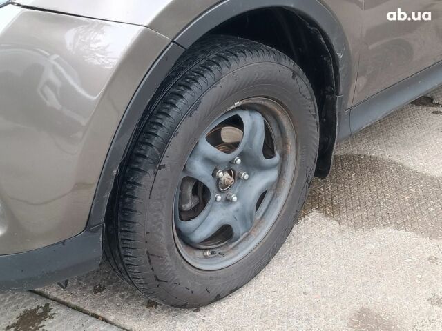 Серый Тойота РАВ 4, объемом двигателя 2.5 л и пробегом 171 тыс. км за 14590 $, фото 3 на Automoto.ua