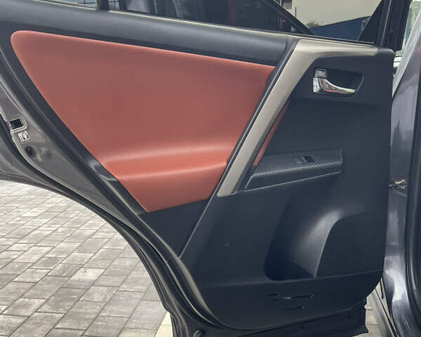 Сірий Тойота РАВ 4, об'ємом двигуна 2.49 л та пробігом 200 тис. км за 14300 $, фото 33 на Automoto.ua