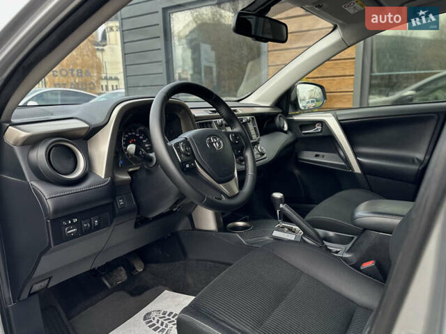 Сірий Тойота РАВ 4, об'ємом двигуна 2.23 л та пробігом 246 тис. км за 19500 $, фото 28 на Automoto.ua