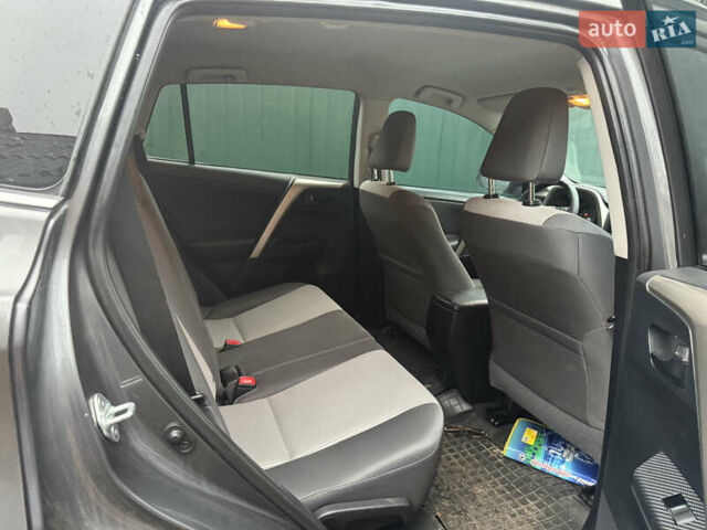 Серый Тойота РАВ 4, объемом двигателя 2.4 л и пробегом 220 тыс. км за 14500 $, фото 9 на Automoto.ua