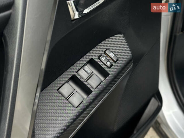 Сірий Тойота РАВ 4, об'ємом двигуна 2.23 л та пробігом 246 тис. км за 19500 $, фото 25 на Automoto.ua