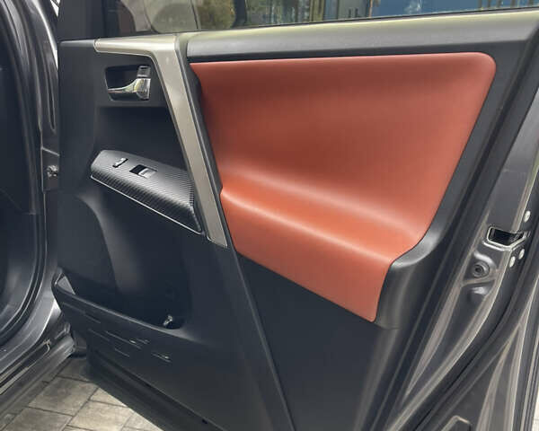 Сірий Тойота РАВ 4, об'ємом двигуна 2.49 л та пробігом 200 тис. км за 14300 $, фото 40 на Automoto.ua