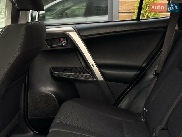 Сірий Тойота РАВ 4, об'ємом двигуна 2.23 л та пробігом 246 тис. км за 19500 $, фото 49 на Automoto.ua