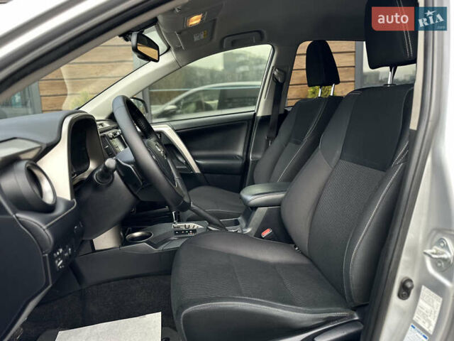 Сірий Тойота РАВ 4, об'ємом двигуна 2.23 л та пробігом 246 тис. км за 19500 $, фото 26 на Automoto.ua