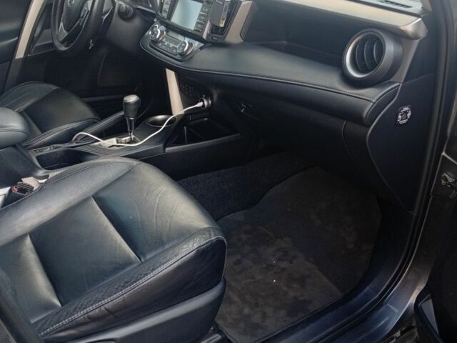 Серый Тойота РАВ 4, объемом двигателя 2.2 л и пробегом 278 тыс. км за 16499 $, фото 7 на Automoto.ua