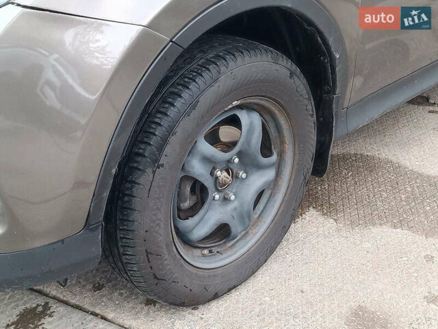 Сірий Тойота РАВ 4, об'ємом двигуна 2.5 л та пробігом 171 тис. км за 14590 $, фото 3 на Automoto.ua
