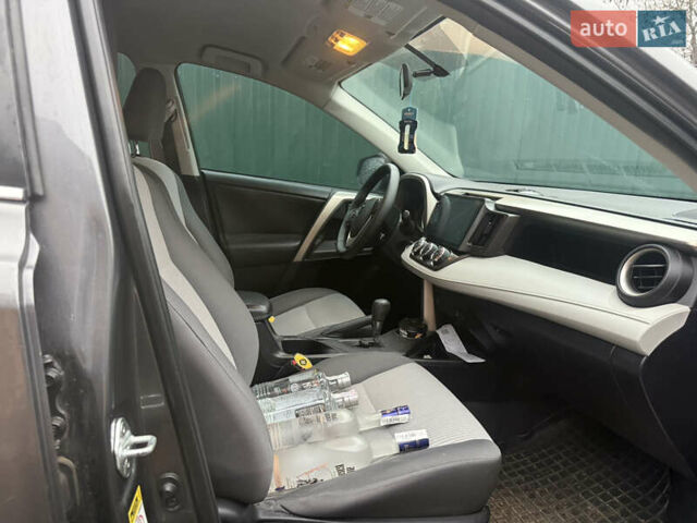 Серый Тойота РАВ 4, объемом двигателя 2.4 л и пробегом 220 тыс. км за 14500 $, фото 3 на Automoto.ua