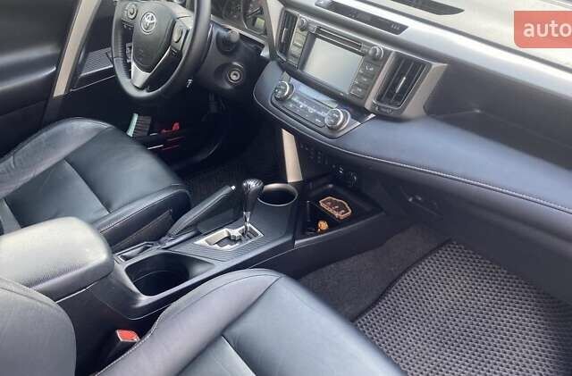 Серый Тойота РАВ 4, объемом двигателя 2.23 л и пробегом 170 тыс. км за 17000 $, фото 4 на Automoto.ua