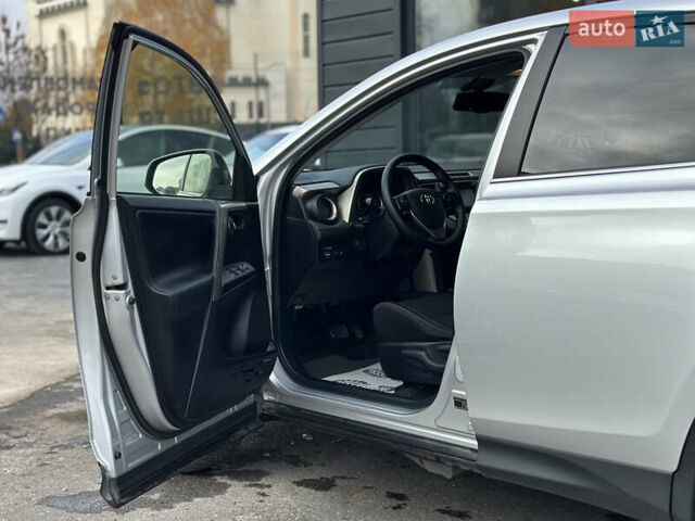 Сірий Тойота РАВ 4, об'ємом двигуна 2.23 л та пробігом 246 тис. км за 19500 $, фото 24 на Automoto.ua