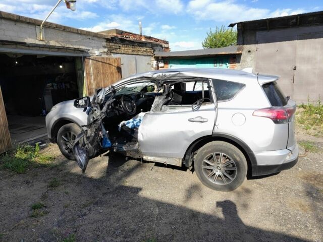 Серый Тойота РАВ 4, объемом двигателя 2 л и пробегом 190 тыс. км за 8000 $, фото 3 на Automoto.ua